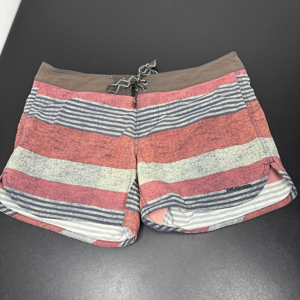 Patagonia Wavefarer Board Shorts 5" Inseam Women's Size 6 Fitz Stripe Pattern
